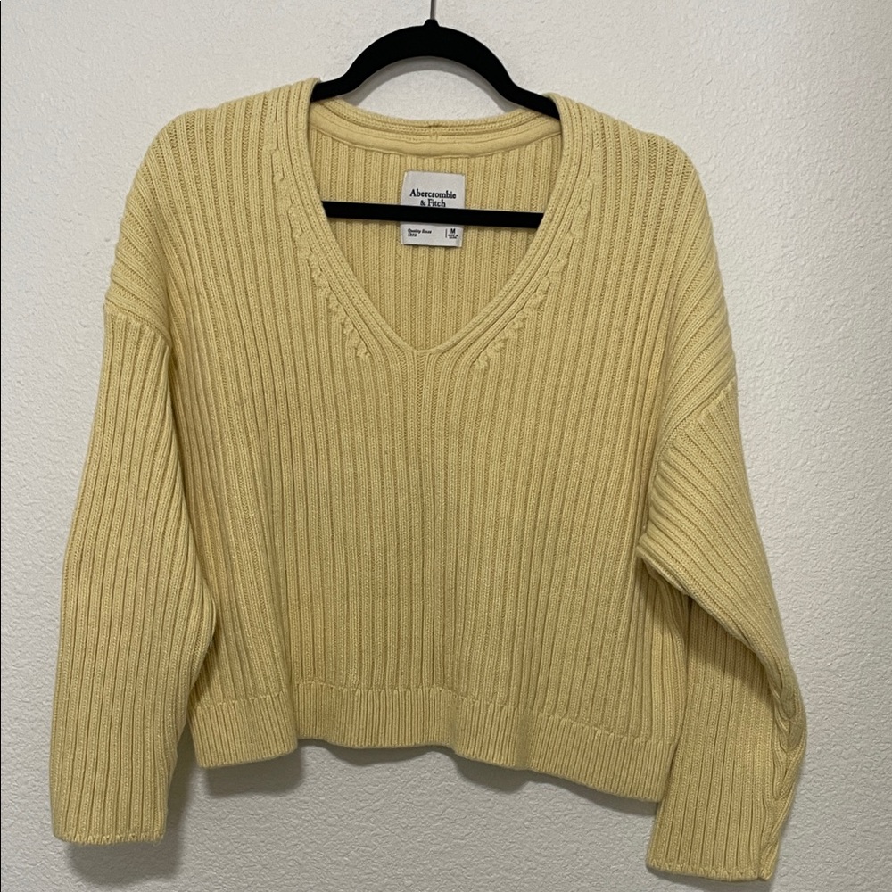 ‼️MOVING SALE‼️ Abercrombie and Fitch Chunky Yellow Sweater